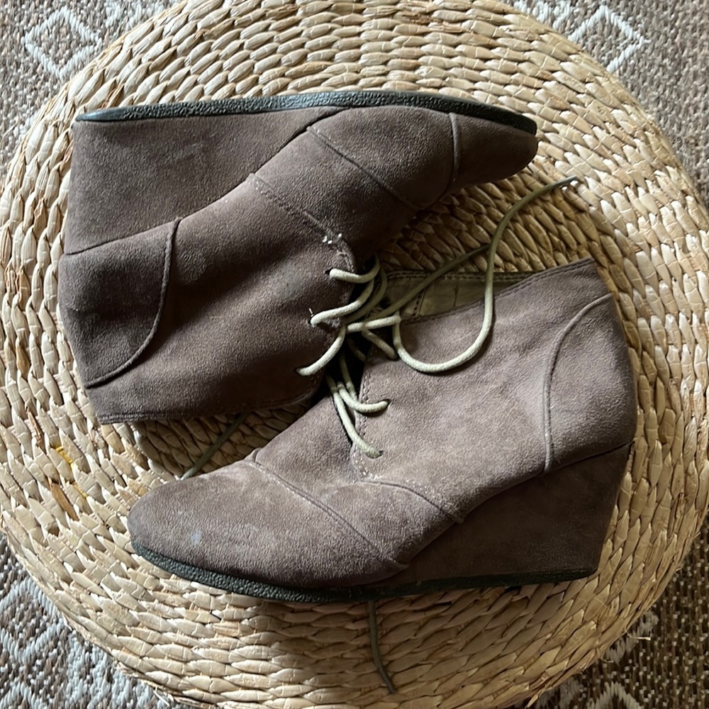 5/$25 Taupe Wedge Booties